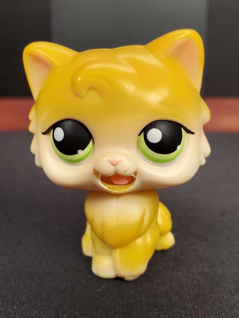 LPS Littlest Pet Shop Magic Motion Yellow Persian Cat 2005
